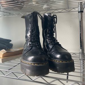 Platform Doc Martens, broken zipper.